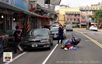 「違規停車」在先，還神來一招「突開車門」，結果不幸害人「摔車」，這下「三寶駕駛」該當何罪？