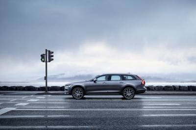 Volvo推出最強豪華越野車V90 Cross Country 各種路面都能克服