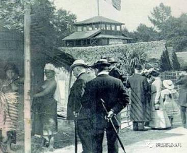 一段200年前的黑暗歷史，當年因種族歧視嚴重盛行「人類動物園」把他們當作玩物，廢除這項活動竟然是「希特勒」！