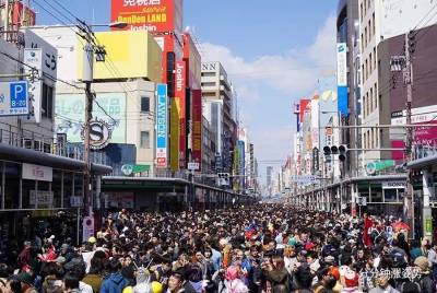 一場掏空你的身體和笑點的COSPLAY大遊行，日本人太有才了