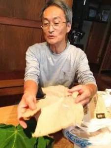 不惜與老婆離婚，也要堅持在野外拉屎，這個日本67歲大叔絕了！