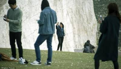 這個狂出事故的英國景點，依然擋不住一波又一波作死的遊客...