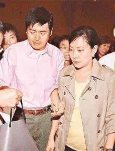 周潤發寵妻31年無子女，如今裸捐56億，真相是這樣……