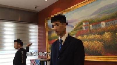 中年猥瑣大叔帶著未成年「學生妹」開房間，酒店的櫃檯看見後說．．．