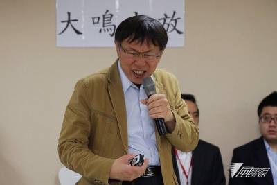 「進擊的柯P」呼叫市長：穿上正式西裝的你，真的很好看阿！