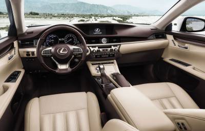 2.0引擎Safety System+首發 LEXUS ES小改秀價格誘惑力