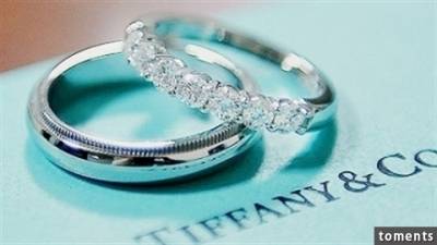 網友與未婚妻出國旅遊不小心「逛到美國第五大道」的Tiffany總店，想不到買不起Tiffany，未婚妻竟然這樣說.....