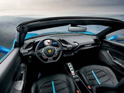 上空極光馬Ferrari 488 Spider