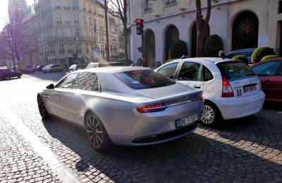 複刻「經典」之名，身價「百萬」美金的移動豪宅Aston Martin「Lagonda」現身巴黎街頭（內附直擊照片）