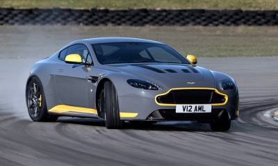 多了一檔的Aston Martin V12 Vantage S 2017年式樣純七速手排版本！徹底彰顯手排魂