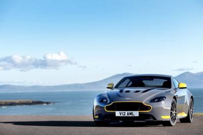 多了一檔的Aston Martin V12 Vantage S 2017年式樣純七速手排版本！徹底彰顯手排魂