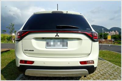 【新北八里】八里泡泡窩x MITSUBISHI OUTLANDER 4WD尊榮七人座 高質感美型省油大空間 安全更升級 出遊露營必備車款